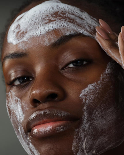 Achieve brighter, smoother skin every day with this iconic exfoliating powder. Rice-based powder activates upon contact with water, releasing Papain, Salicylic Acid and Rice Enzymes to polish skin to perfection. A Skin Brightening Complex of Rice Bran (including Phytic Acid), White Tea, and Licorice helps balance uneven skin tone while a soothing blend of Colloidal Oatmeal and Allantoin helps calm skin. Gentle enough for daily use.