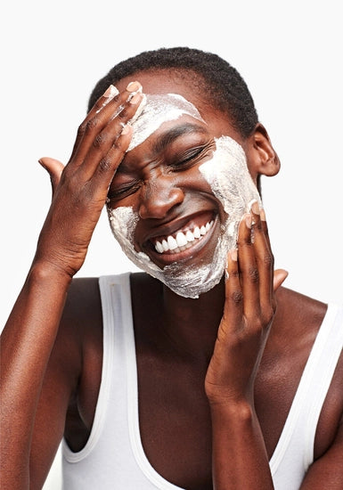 Daily Microfoliant® is Dermalogica's iconic brightening, smoothing powder exfoliant. This rice-based formula polishes dull skin, leaving it instantly smoother and brighter.