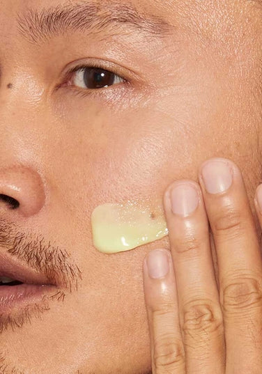 Our high-dose, fast-acting multi-retinoid with booster technology helps reverse the appearance of wrinkles, retexturize skin and minimize the appearance of pores, and even skin tone.