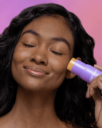 Every Hour is Golden Hour with Clear Start by Dermalogica’s 3-in-1 Hydrating SPF stick: Protect with SPF30, Clarify with Willow Bark Extract, and Glow with a golden shimmer. Squalane + Jojoba seed oil provide lasting hydration. Throw it in your bag for a glow on the go! Use all over your face + body.