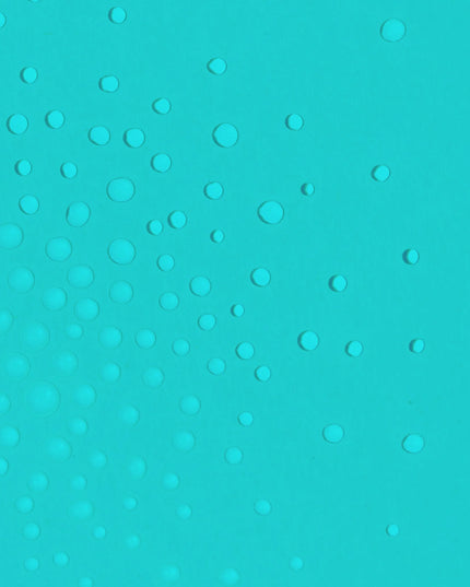 Finally, a mist that can do it all: minimize visible pores, reduce excess oil, and help diminish the appearance of post-breakout marks. Formulated with niacinamide and an antioxidant-rich blend, from the first spritz, get smaller pores by the time you walk out the door. 