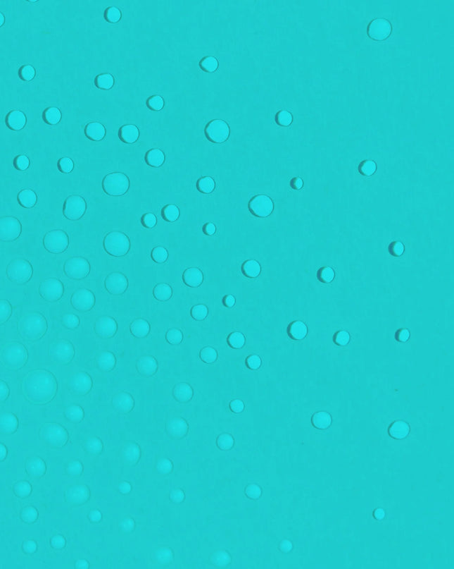 Finally, a mist that can do it all: minimize visible pores, reduce excess oil, and help diminish the appearance of post-breakout marks. Formulated with niacinamide and an antioxidant-rich blend, from the first spritz, get smaller pores by the time you walk out the door. 