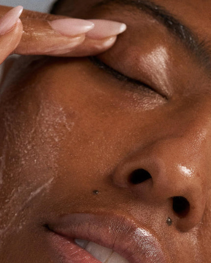 PreCleanse is the ultimate make-up remover for all skin conditions.
This lightweight cleansing oil removes stubborn make-up, dirt and excess oil while calming, conditioning and nourishing skin.


Ideal for use prior to a Dermalogica Cleanser.