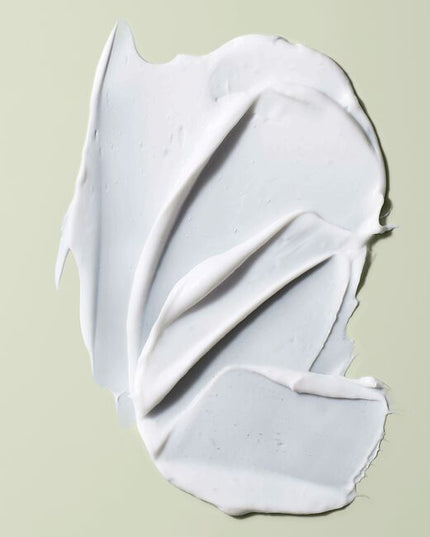 Melt on our ultra-rich conditioning mask. This treatment with a rich moisture preserving blend eases detangling, reduces frizz and nourishes dry curls without weighing them down. Leaves curls silky-soft and shiny.