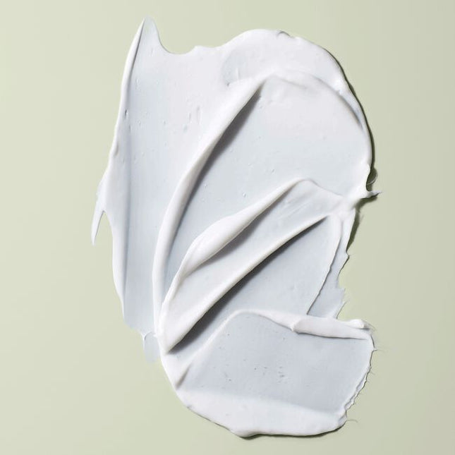 Melt on our ultra-rich conditioning mask. This treatment with a rich moisture preserving blend eases detangling, reduces frizz and nourishes dry curls without weighing them down. Leaves curls silky-soft and shiny.