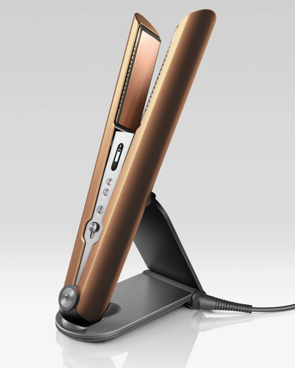 The only straightener with flexing copper plates that shape to gather hair for extra control, delivering enhanced styling with less heat – and half the damage