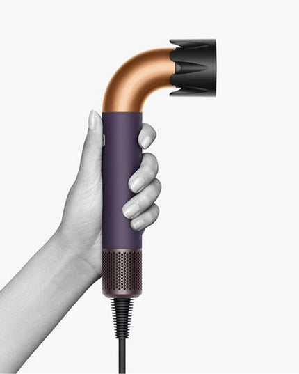 Our most powerful,¹ yet lightest² hair dryer. Engineered for stylists, next-level precision styling with improved manoeuvrability.