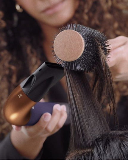 Our most powerful,¹ yet lightest² hair dryer. Engineered for stylists, next-level precision styling with improved manoeuvrability.