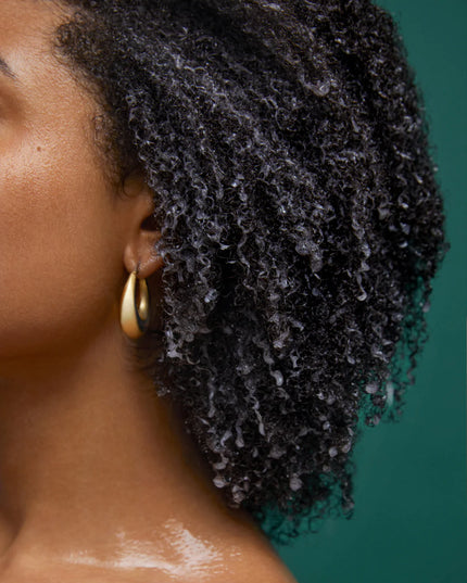 Luxurious lightweight dual use conditioner. Use as normal after shampoo or use as a leave-in. Its color safe formula will decrease your drying time without coating the hair. Epres uses their biodegradable repair technology instead of quaternary amines and silicones to deliver healthy shiny hair.