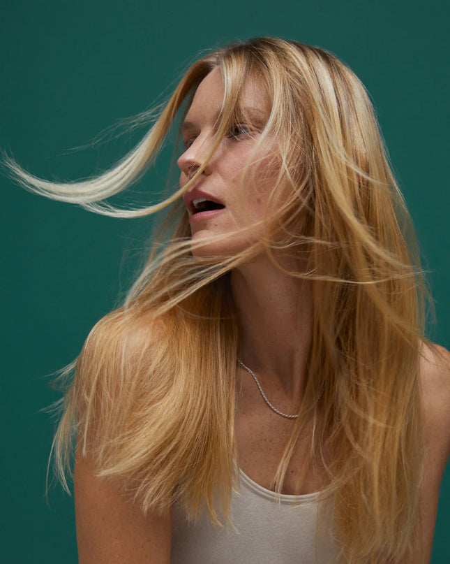 Luxurious lightweight dual use conditioner. Use as normal after shampoo or use as a leave-in. Its color safe formula will decrease your drying time without coating the hair. Epres uses their biodegradable repair technology instead of quaternary amines and silicones to deliver healthy shiny hair.