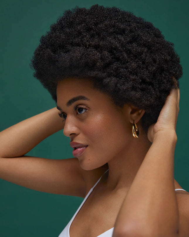 Luxurious lightweight dual use conditioner. Use as normal after shampoo or use as a leave-in. Its color safe formula will decrease your drying time without coating the hair. Epres uses their biodegradable repair technology instead of quaternary amines and silicones to deliver healthy shiny hair.