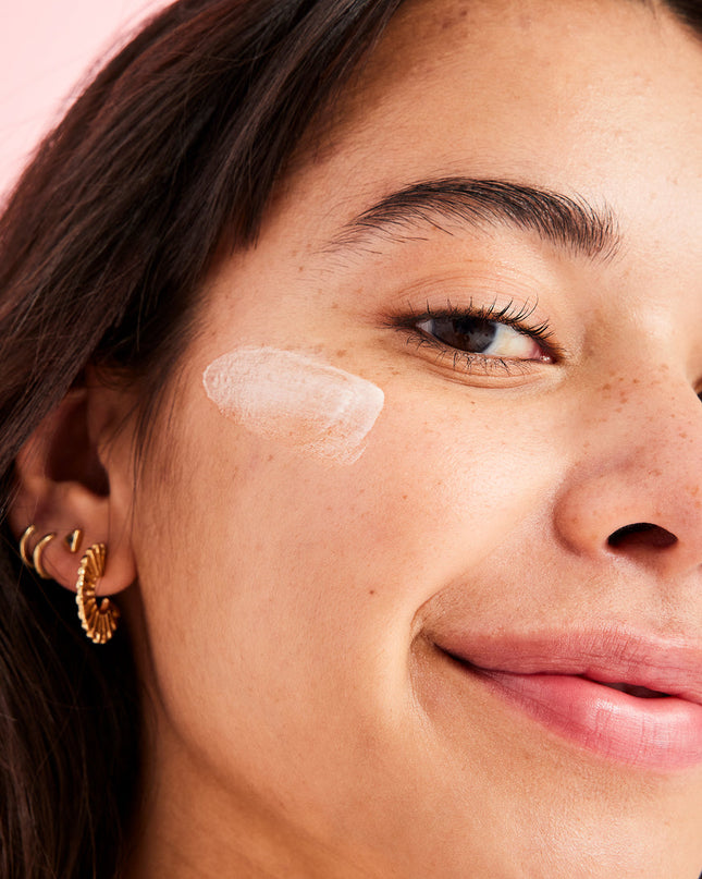 Luminizing 2-in-1 face moisturizer and primer hydrates and preps skin for makeup.