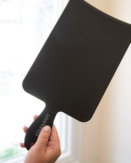 Meet your new balayage BFF. Designed for the modern colorist who paints with precision, this supersized board gives you the control, surface area, and comfort needed to bring your hair painting game to the next level.