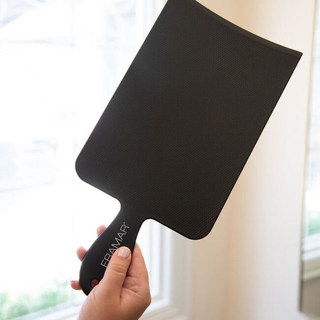 Meet your new balayage BFF. Designed for the modern colorist who paints with precision, this supersized board gives you the control, surface area, and comfort needed to bring your hair painting game to the next level.