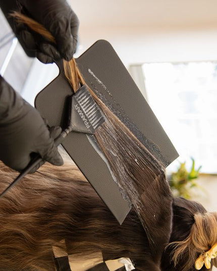 Meet your new balayage BFF. Designed for the modern colorist who paints with precision, this supersized board gives you the control, surface area, and comfort needed to bring your hair painting game to the next level.