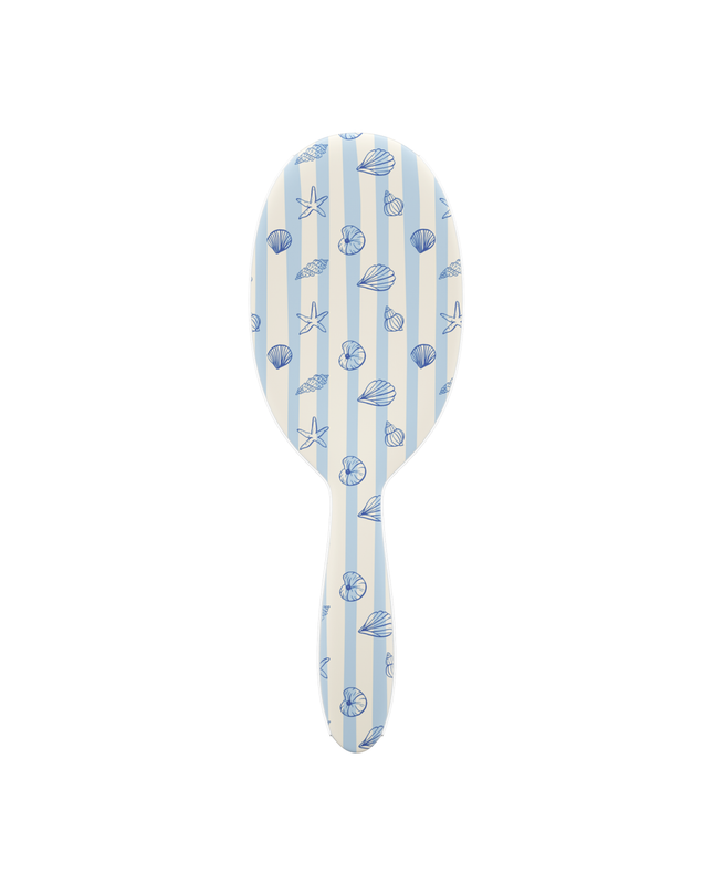 Tangle-free, stress-free, and serving beachy vibes. The Framar Beach Bum Detangle Brush glides through knots with ease thanks to its flexible bristles—perfect for gentle, damage-free detangling on all hair types.