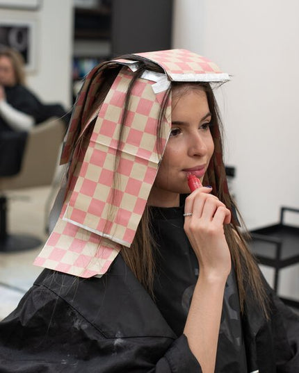 Pre-cut and pre-folded foils that are ready when you are. No prep needed!Embossed texture prevents foils from slipping so that you can breeze through any service.High quality, colorful foil guaranteed to make every process more fun for you and your client!Featuring our signature perforated, adjustable Push-Up Base, designed to keep foils extra perky for ultimate convenience, just how you like ‘em!