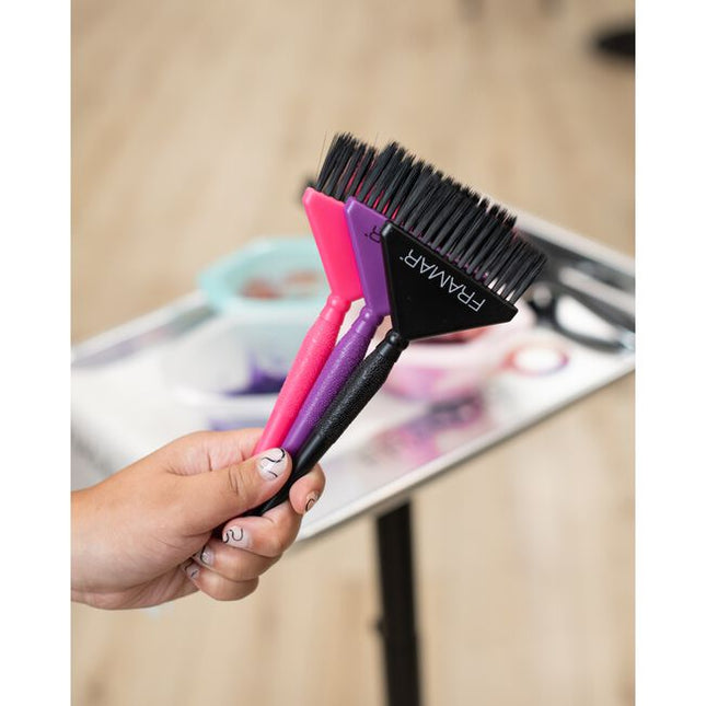Framar's famous AccuSoft bristles are tapered to pick up and distribute color to hair evenly, quickly and precisely.
