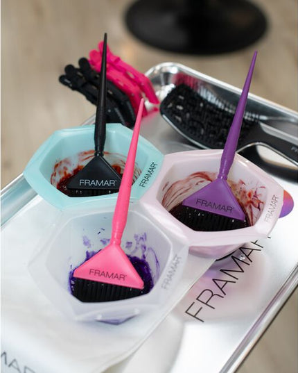 Framar's famous AccuSoft bristles are tapered to pick up and distribute color to hair evenly, quickly and precisely.
