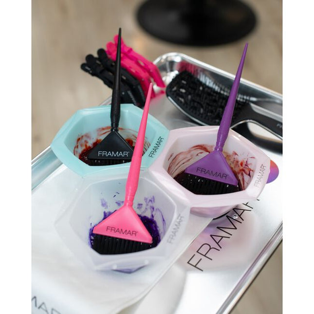 Framar's famous AccuSoft bristles are tapered to pick up and distribute color to hair evenly, quickly and precisely.