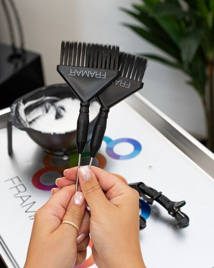 Pintail for easy parting. Framar's famous AccuSoft bristles are tapered to pick up and distribute color to hair evenly, quickly and precisely. Wide brush head is designed for all over dye jobs and root tapping while still being comfortable in your hand.