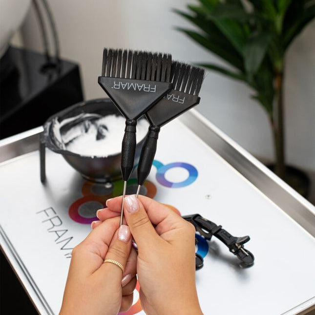 Pintail for easy parting. Framar's famous AccuSoft bristles are tapered to pick up and distribute color to hair evenly, quickly and precisely. Wide brush head is designed for all over dye jobs and root tapping while still being comfortable in your hand.