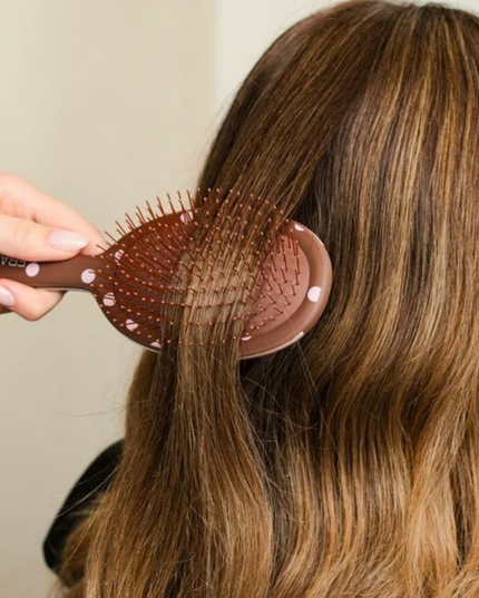 Effortlessly detangles even the most stubborn knots. Ideal for all hair types. Extension and wig friendly.