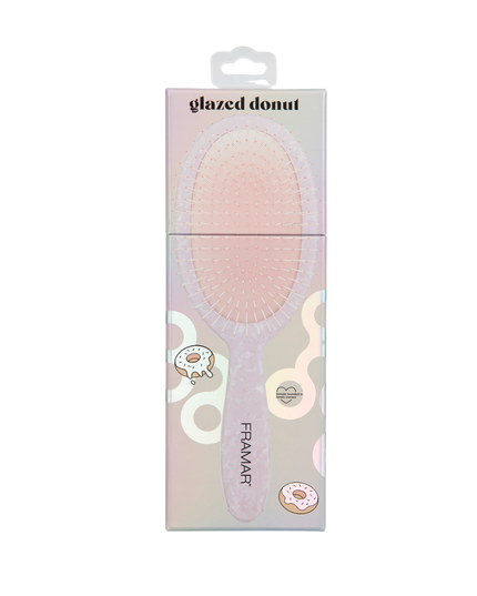 Are we on a sugar high or is this the prettiest brush ever? With its ‘pretty in pink’ pearlescent shine, this detangle brush was made to be tough on tangles so your ‘it girl’ locks can shine to perfection!
