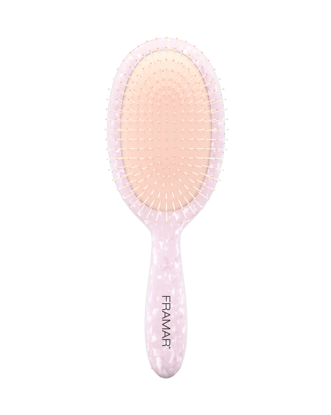 Are we on a sugar high or is this the prettiest brush ever? With its ‘pretty in pink’ pearlescent shine, this detangle brush was made to be tough on tangles so your ‘it girl’ locks can shine to perfection!