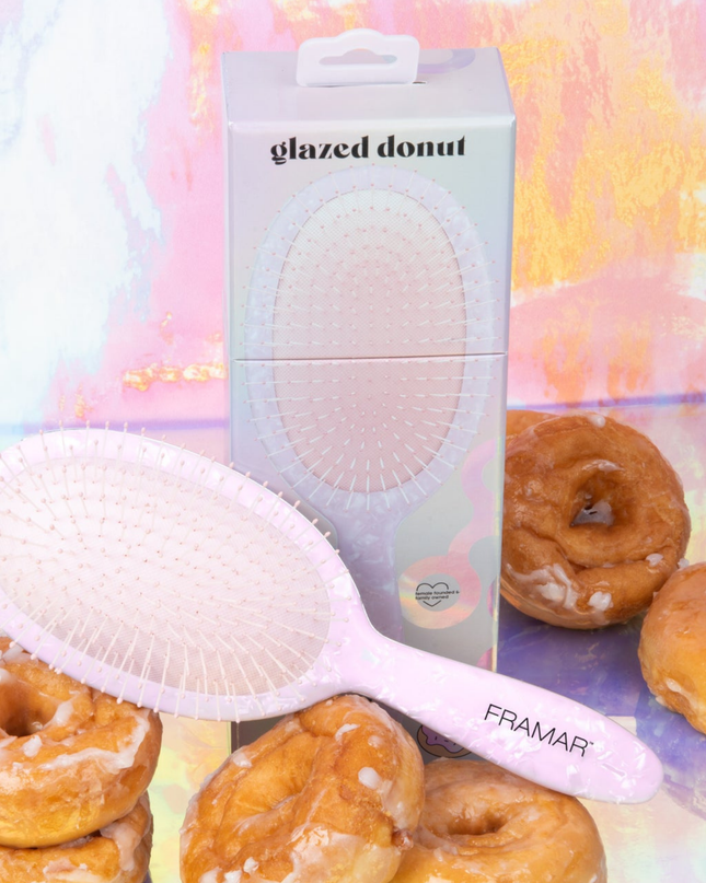 Are we on a sugar high or is this the prettiest brush ever? With its ‘pretty in pink’ pearlescent shine, this detangle brush was made to be tough on tangles so your ‘it girl’ locks can shine to perfection!