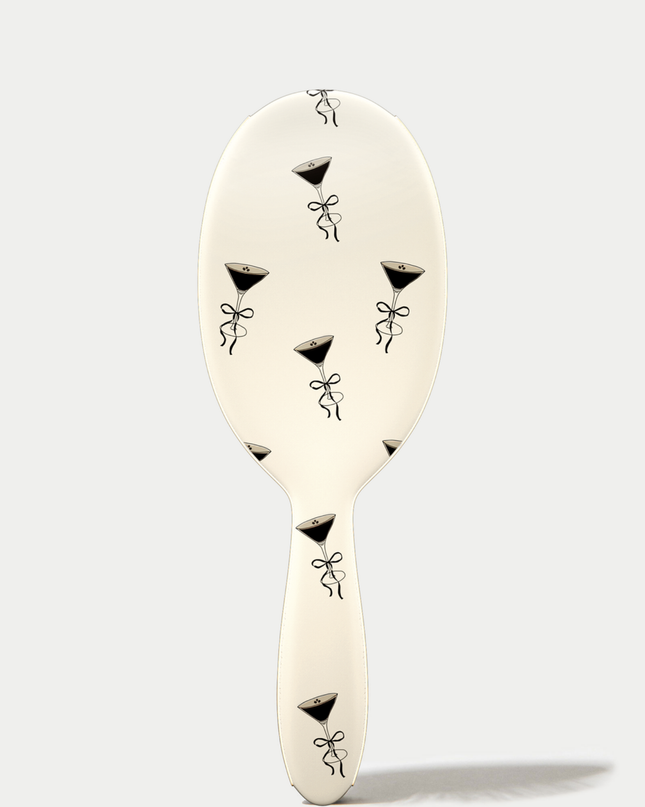 A polished twist on our detangle brush with genuine boar bristles that work hard so you can style your 7th day hair with ease. Designed to achieve the ultimate slick back styles, that’s that SLEEK espresso!