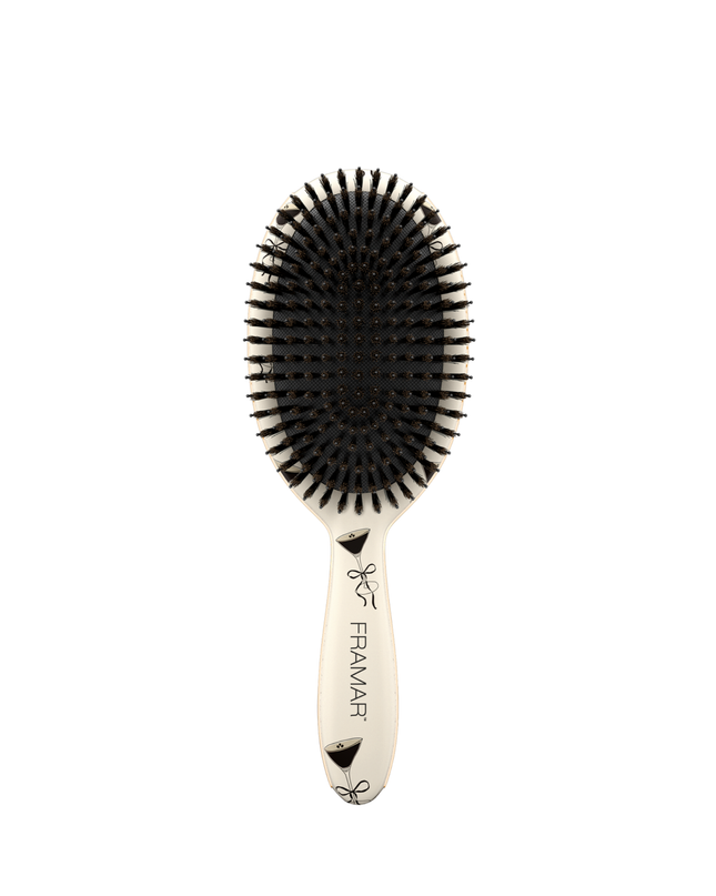 A polished twist on our detangle brush with genuine boar bristles that work hard so you can style your 7th day hair with ease. Designed to achieve the ultimate slick back styles, that’s that SLEEK espresso!