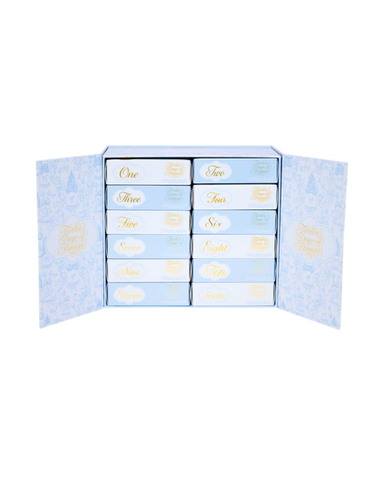 She's back for round 2! This limited-edition pop up experience with 12 holiday patterned foil boxes in one will make you and your client’s holiday hair appointments truly dazzling. Happy festive foiling!