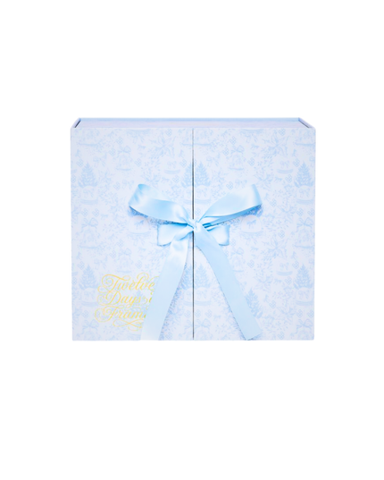 She's back for round 2! This limited-edition pop up experience with 12 holiday patterned foil boxes in one will make you and your client’s holiday hair appointments truly dazzling. Happy festive foiling!