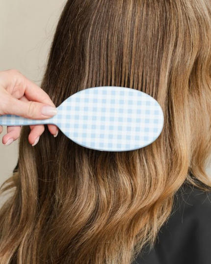 Effortlessly detangles even the most stubborn knots. Ideal for all hair types. Extension and wig friendly.