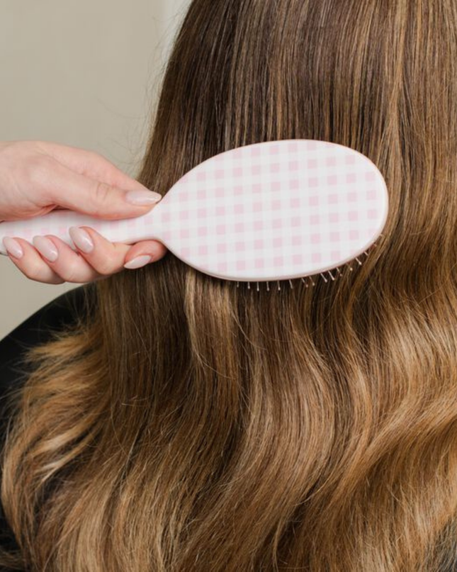 Effortlessly detangles even the most stubborn knots. Ideal for all hair types. Extension and wig friendly.