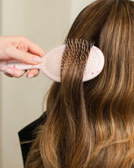 Effortlessly detangles even the most stubborn knots. Ideal for all hair types. Extension and wig friendly.