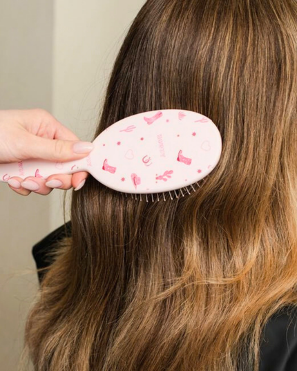 Effortlessly detangles even the most stubborn knots. Ideal for all hair types. Extension and wig friendly.