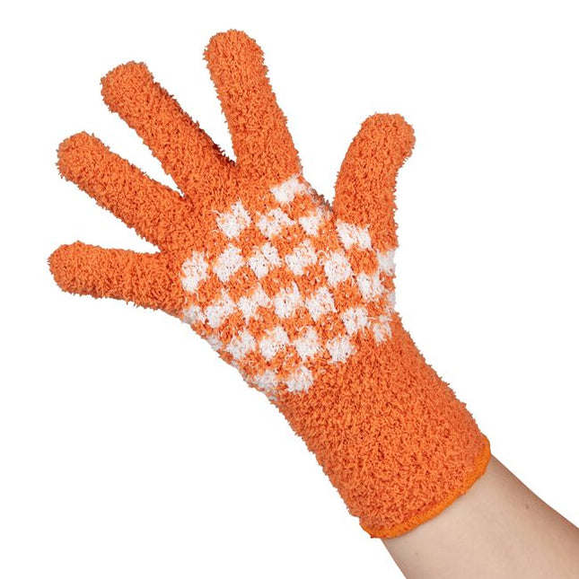 These fluffy textured gloves glide along processed hair removing bleach delicately without causing the friction that a traditional coloring glove would cause. Blend lines of demarcation on hair from bleach without damaging fragile bleached hair. These one size fits all gloves come in a pack of 2, one black and one pink.
