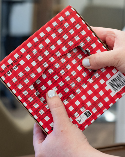 Classic, bold, and made to stand out—Framar Red Gingham Pop Up Foils bring a vintage-inspired red-and-white checkered design to your color station while delivering top-tier professional performance.