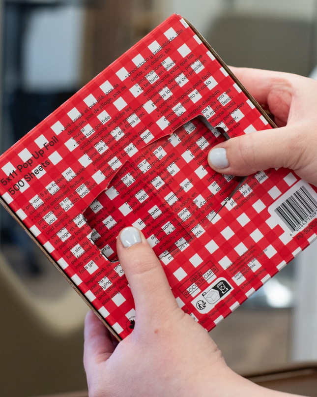 Classic, bold, and made to stand out—Framar Red Gingham Pop Up Foils bring a vintage-inspired red-and-white checkered design to your color station while delivering top-tier professional performance.