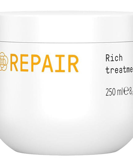 For medium-thick hair, combining Camellia Oil and the softening and nourishing power of Hyaluronic Acid, Glycerin, Panthenol, and Vitamin E leaves damaged hair soft and manageable. With hydrolyzed Vegetable Micro-Keratin and plant Ceramides.