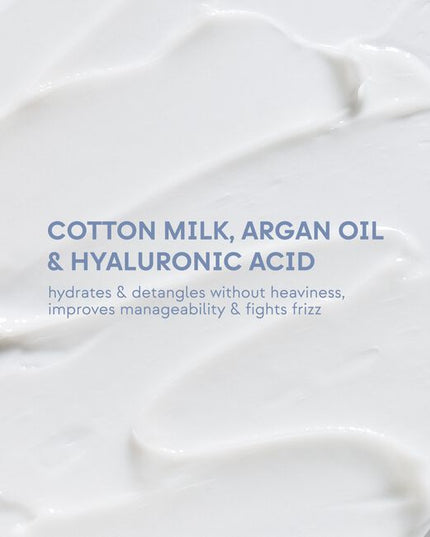 Nourishing conditioner for dehydrated hair. Enriched with Cotton Milk, Hyaluronic Acid, Argan Oil, and Hydrolyzed Vegetable Proteins, it adds hydration, softness, and definition without weighing the hair down. It tames and nourishes, making the hair easy to detangle and frizz-free.