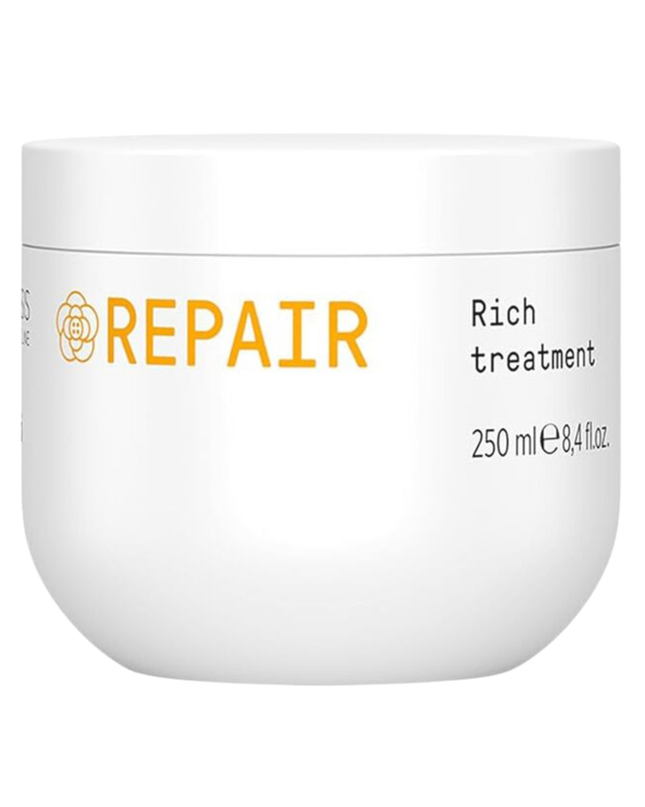 For medium-thick hair, combining Camellia Oil and the softening and nourishing power of Hyaluronic Acid, Glycerin, Panthenol, and Vitamin E leaves damaged hair soft and manageable. With hydrolyzed Vegetable Micro-Keratin and plant Ceramides.