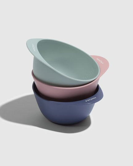 Set of 3 small size mixing bowls for multi color mixing with a stainproof matte finish.