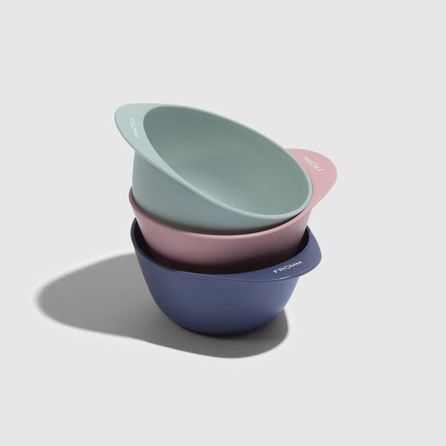Set of 3 small size mixing bowls for multi color mixing with a stainproof matte finish.