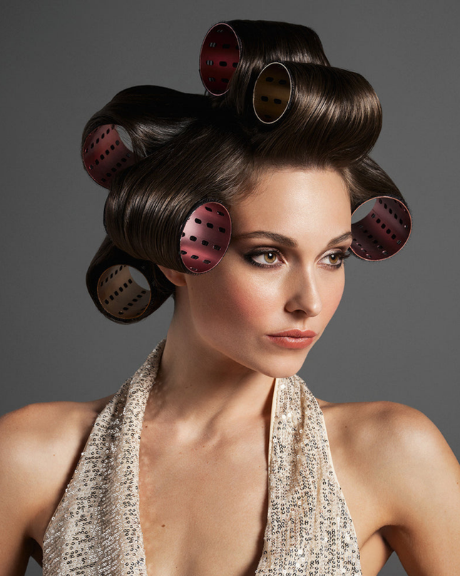 Aluminum core: Retains heat longer than standard rollers, helping set curls more effectively for lasting volume and waves.
