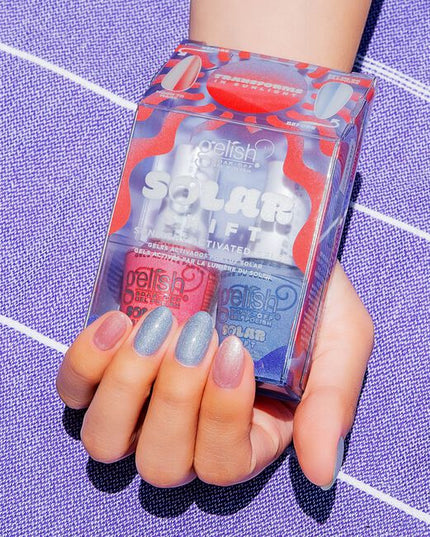 This Solar Shift Gel Kit includes two unique color-shifting gels that uses photochromic technology to make each shade transform before your eyes when exposed to sunlight. With two fun colors that can either be worn alone, or used for nail art, everyone can shade shift in their own way!
