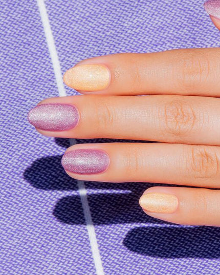 This Solar Shift Gel Kit includes two unique color-shifting gels that uses photochromic technology to make each shade transform before your eyes when exposed to sunlight. With two fun colors that can either be worn alone, or used for nail art, everyone can shade shift in their own way!