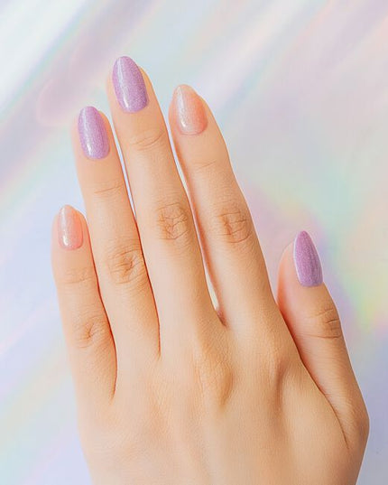 This Solar Shift Gel Kit includes two unique color-shifting gels that uses photochromic technology to make each shade transform before your eyes when exposed to sunlight. With two fun colors that can either be worn alone, or used for nail art, everyone can shade shift in their own way!